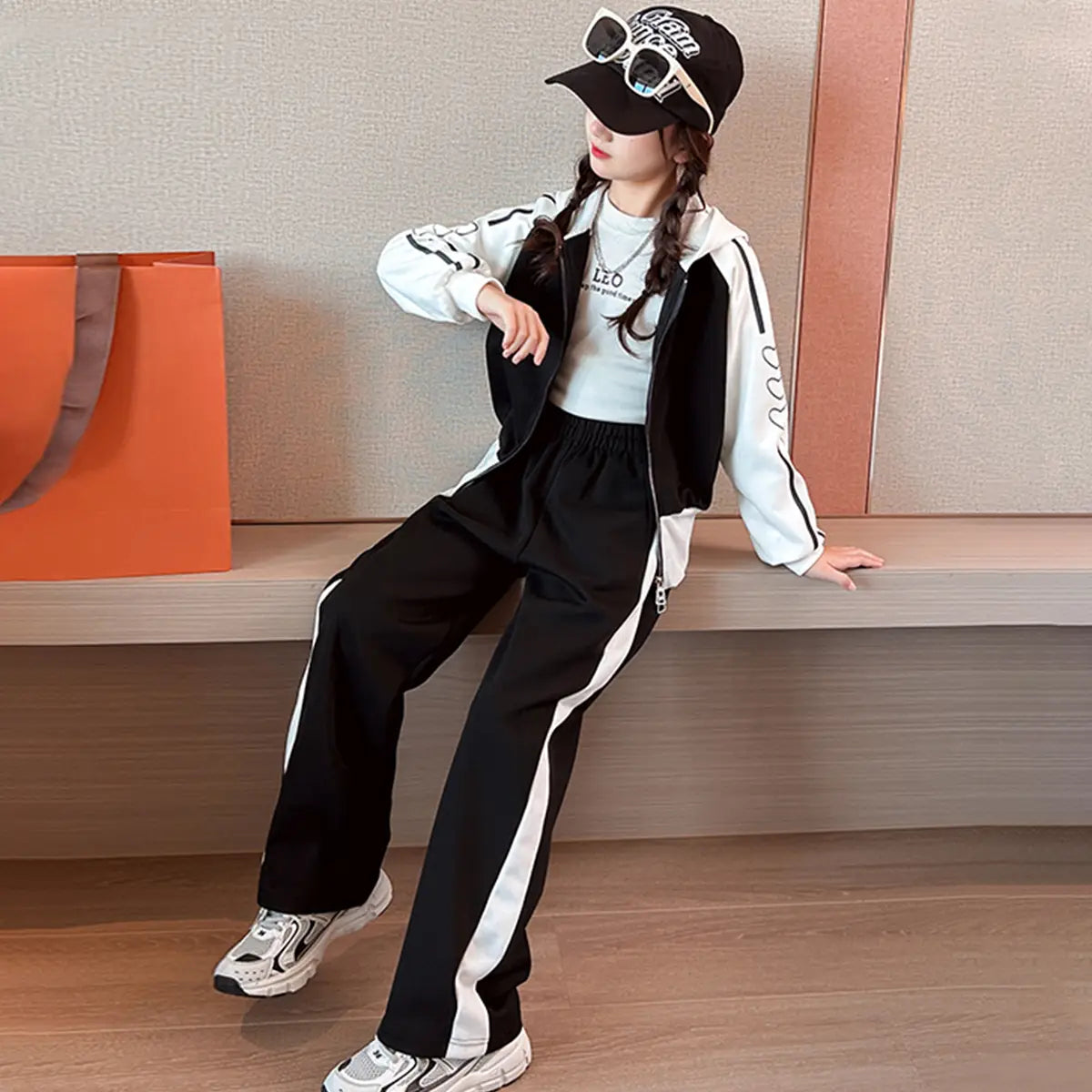Girls Black Heart Printed Hooded Zipper Jacket With Pants set Sets