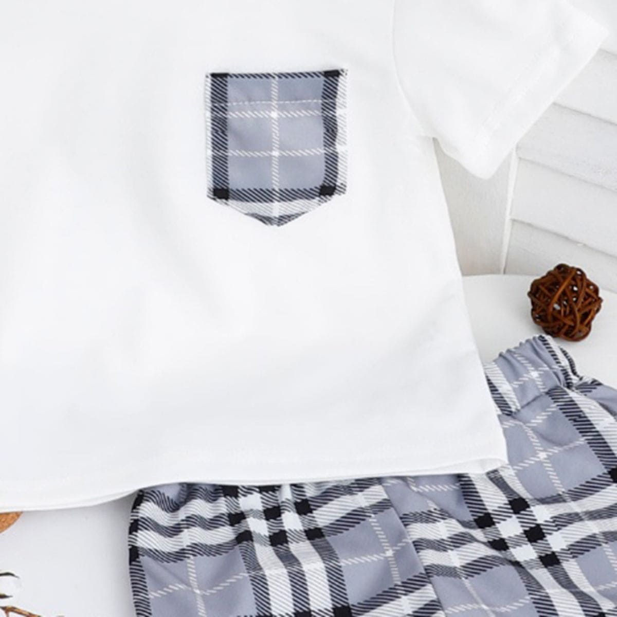 Boys White Short Sleeves T-shirt with Checkered Print Shorts Set Sets   