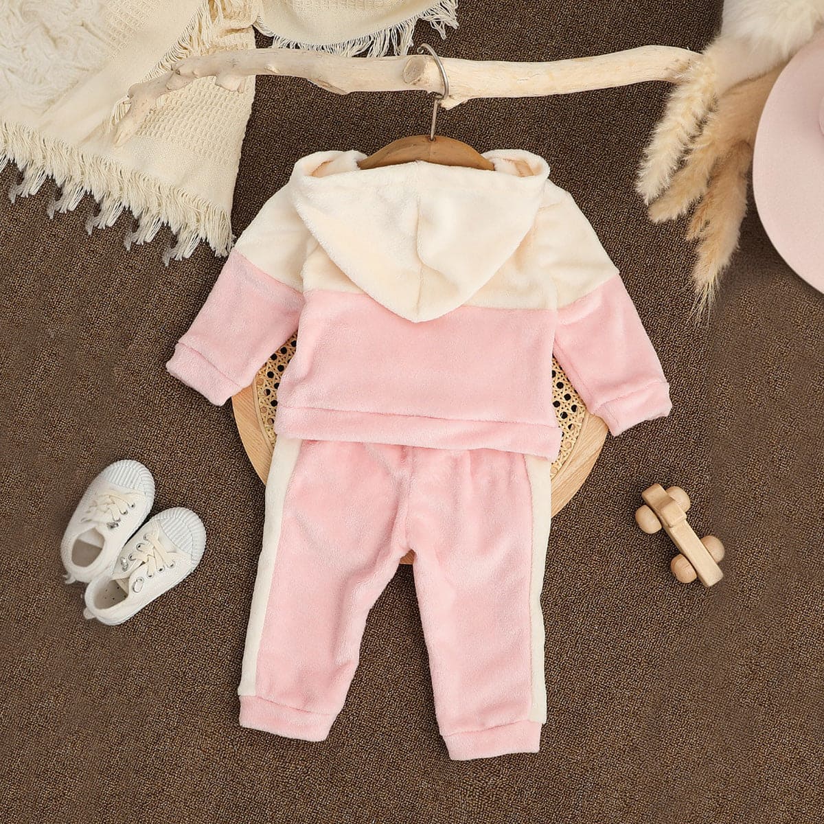 Boys Off White Color-blocked Hooded Sweatshirt with Trouser Set Sets   